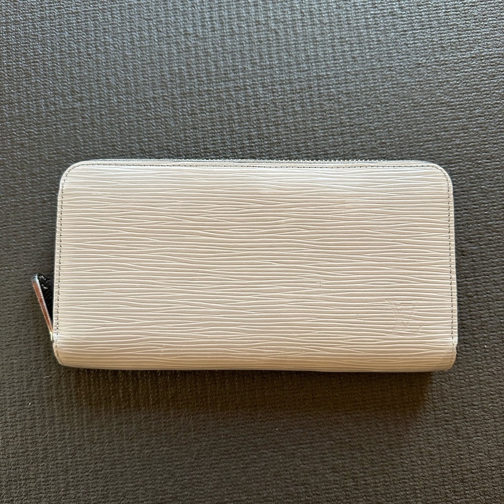 LOUIS VUITTON Epi Leather Zippy Wallet